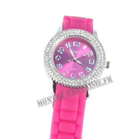 montre femme bracelet rose et cristaux brillants