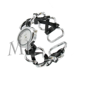 montre bracelet clip femme avec ruban de cuir noir brillant entrelacé dans un bracelet argenté 