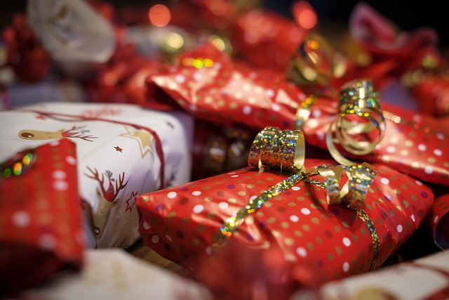 gifts-4678018_640 id cadeau pour les fêtes de fin d'année- image de Bruno