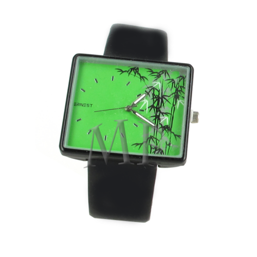 montre Bambou avec bracelet noir et cadran carré motif bambou sur fond vert jungle
