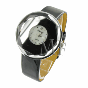 Montre miroir, son cadran miroir reflète subtilement votre style, transformant chaque regard en un jeu de lumière élégant et moderne