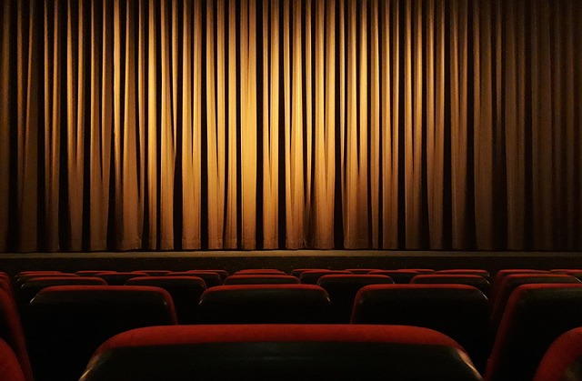 movie-theater-4609877_640 au cinéma, la montre est l'accessoire clé